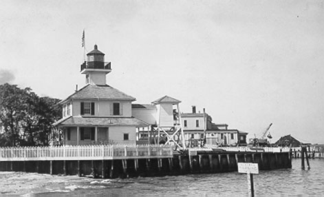1915 New Canal Light damaged by hurricane